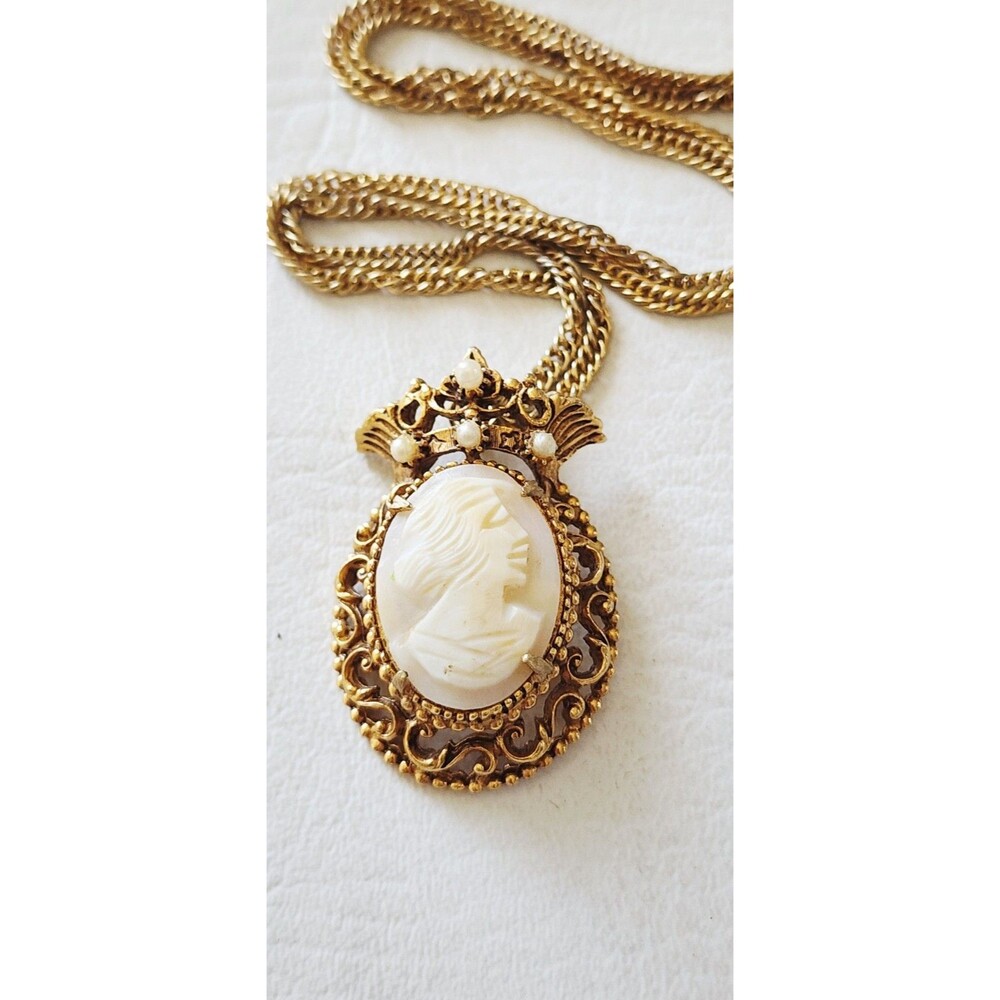 Florenza Genuine Shell Cameo Golden Crown Pendant / Pin  Chain 26”